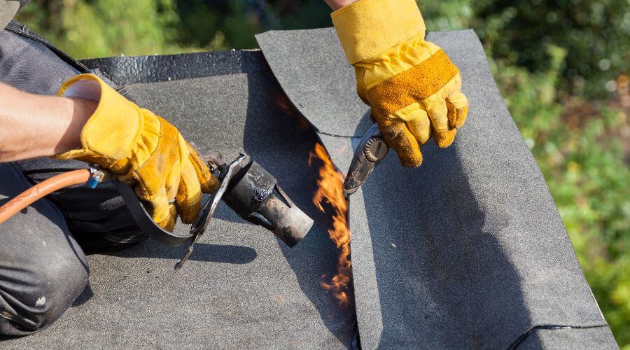 Professional gutter cleaning in Montgomery City, MO
